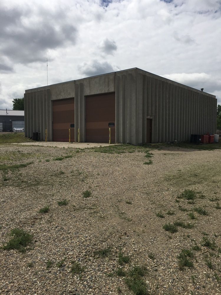 +/- 6 acres with Rail Access : 1280 18th St SW, Minot, ND 58701